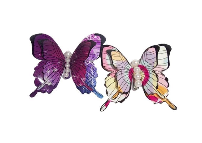 Due farfalle colorate realizzate per le bomboniere solidali