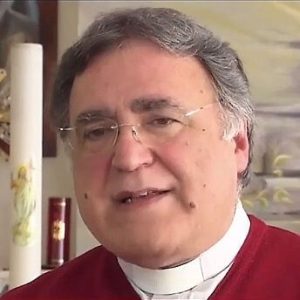 primo piano di don Marco Farina il presidente dell'Associazione Madre Teresa di Calcutta Onlus